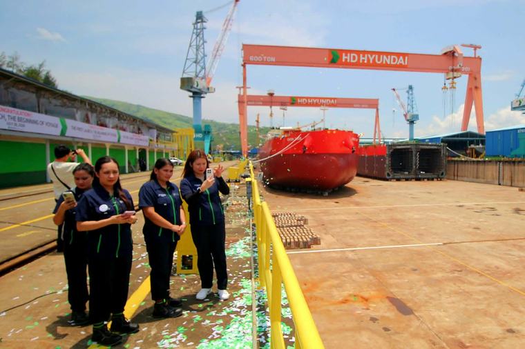 Dole backs proposed shipbuilding center in Zambales