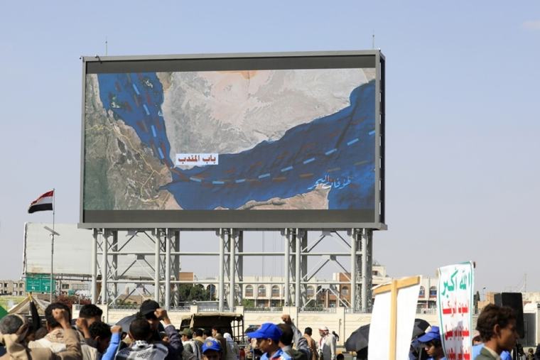 81 dead as Yemen’s Houthis push toward key strait