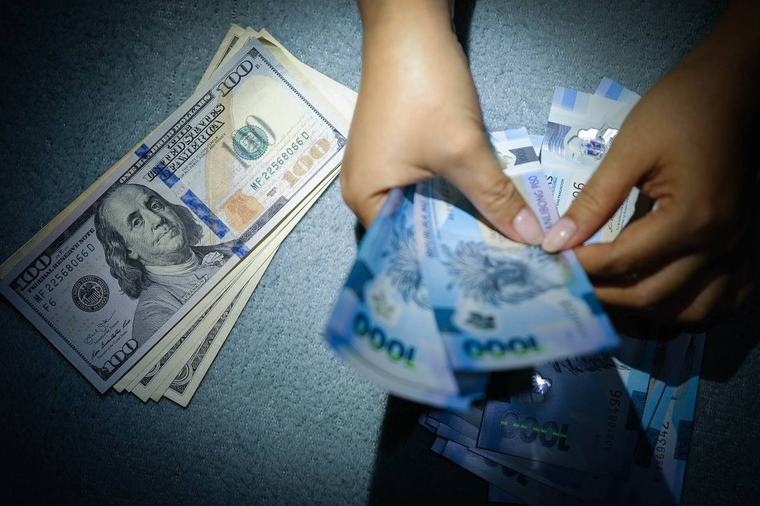 Peso plunges to new low P62.75:$1