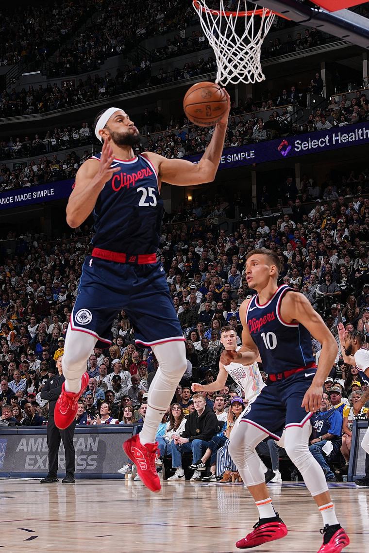 Simmons makes NBA return with Sacramento
