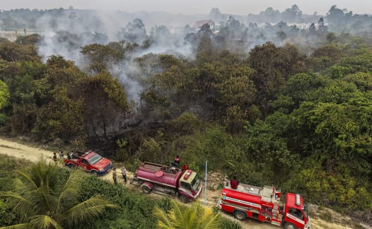 Indonesia deploys water bombing to battle wildfires near Nusantara